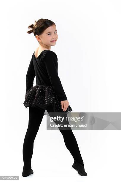 giovane ballerina rivolto verso l'obiettivo - rivolto verso lobiettivo foto e immagini stock