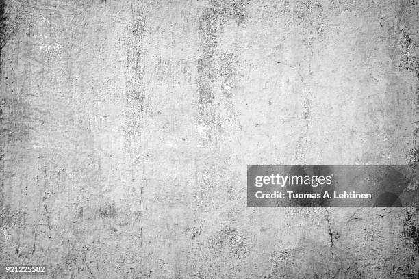 weathered and dirty concrete wall texture background in black and white with vignetting - steinwand stock-fotos und bilder