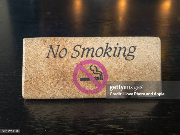 “no smorking” sign on a table - help introduction to referencing with wiki markup 1 stock pictures, royalty-free photos & images