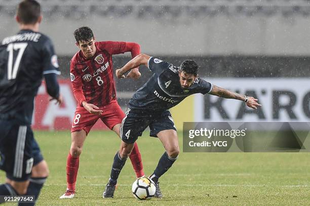 Rhys Williams of Melbourne Victory and Oscar of Shanghai SIPG vie for the ball during the 2018 AFC Champions League Group F match between Shanghai...