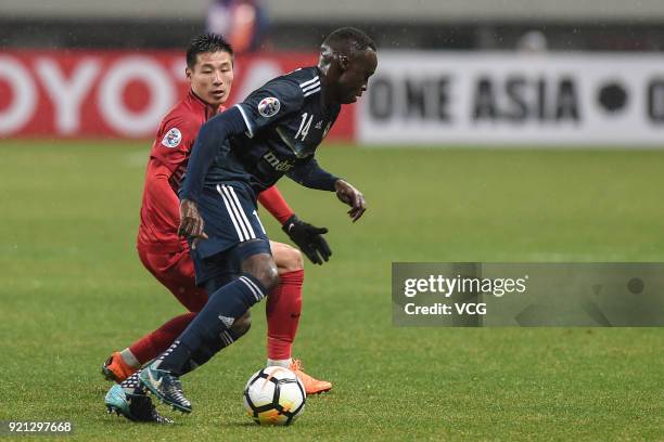 Thomas Deng of Melbourne Victory and Wu Lei of Shanghai SIPG compete for the ball during the 2018 AFC Champions League Group F match between Shanghai...