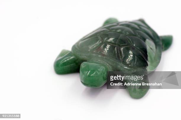 chinese carved jade sea turtle - jade gema imagens e fotografias de stock