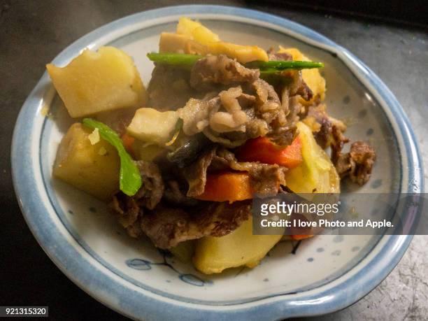 niku-jaga (simmered meat and potatoes) - nimono 個照片及圖片檔