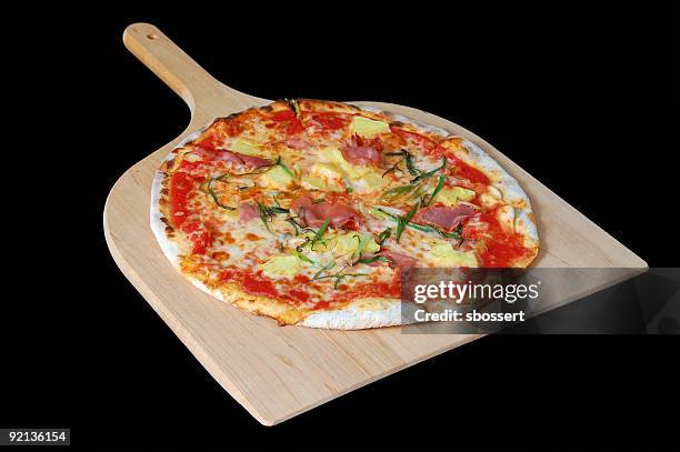 pineapple and prosciutto pizza - hawaiian pizza stock pictures, royalty-free photos & images