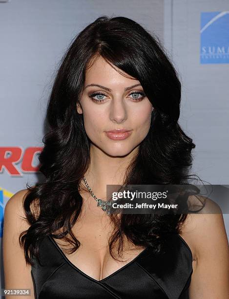 Actress Julia Voth arrives at The "Astro Boy" Premiere at Mann Chinese 6 on October 19, 2009 in Los Angeles, California.