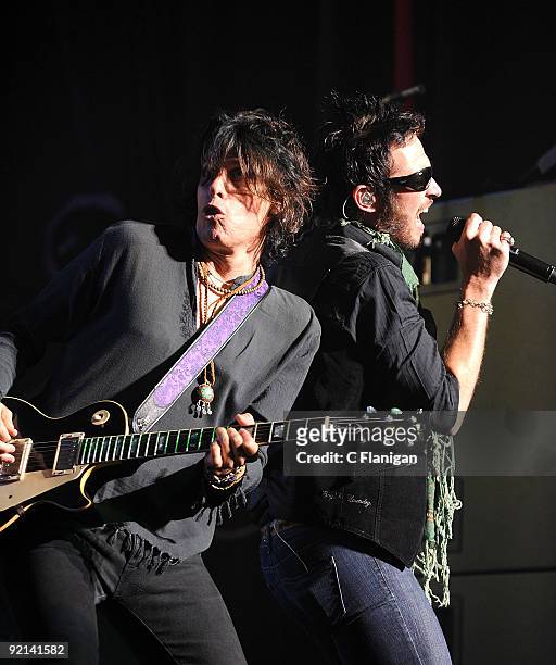 Guitarist Dean DeLeo and Vocalist Scott Weiland of Stone Temple Pilots perform live at The Fox Theatre on October 20, 2009 in Oakland, California.