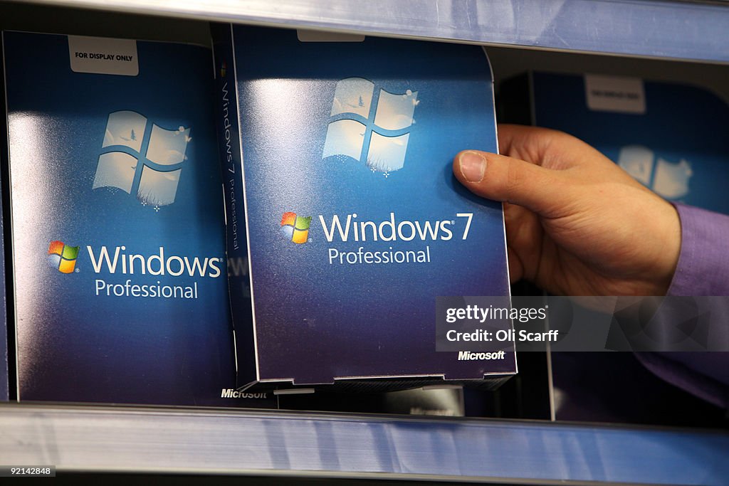 Computer Stores Prepare For Release Of Microsoft Windows 7