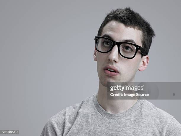 young man wearing glasses - 面無表情 個照片及圖片檔