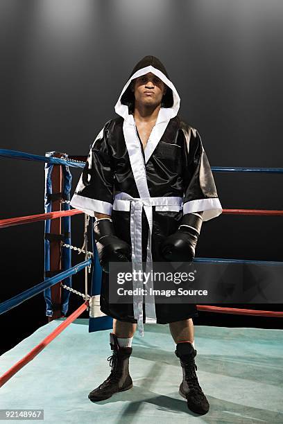 boxer in boxing ring - boksjas stockfoto's en -beelden
