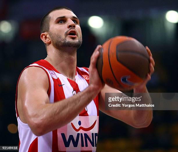 Linas Kleiza, #11 of Olympiacos Piraeus shoots the ball during the Euroleague Basketball Regular Season Game Day 1 match between Olympiacos Piraeus...