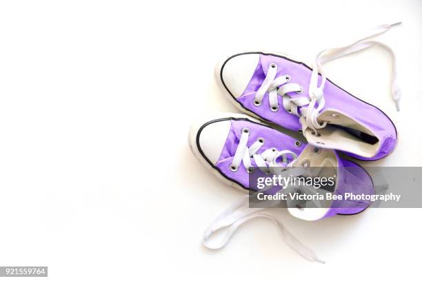 ultra violet shoes over white background. trendy color concept. ultra violet color. color of the year 2018. - paarse schoen stockfoto's en -beelden