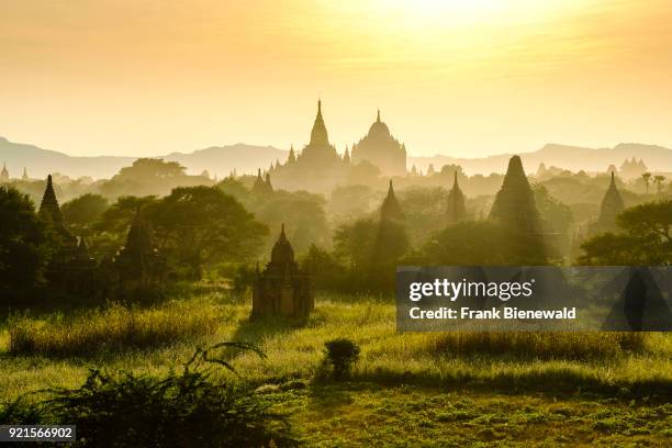 Thatbyinnyu and Ananda Tempel, pagodas of Bagan in the foggy plains of the archaeological site before sunset.
