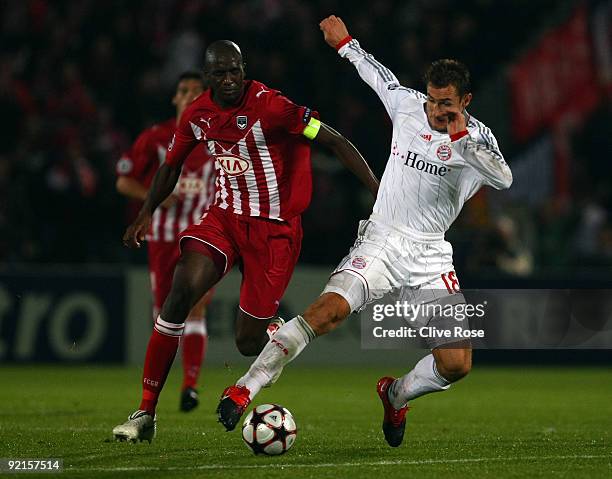 Miroslav Klose of Bayern Muenchen is challenged by Alou Diarra of Bordeaux during the UEFA Champions League Group A match between Bordeaux and FC...