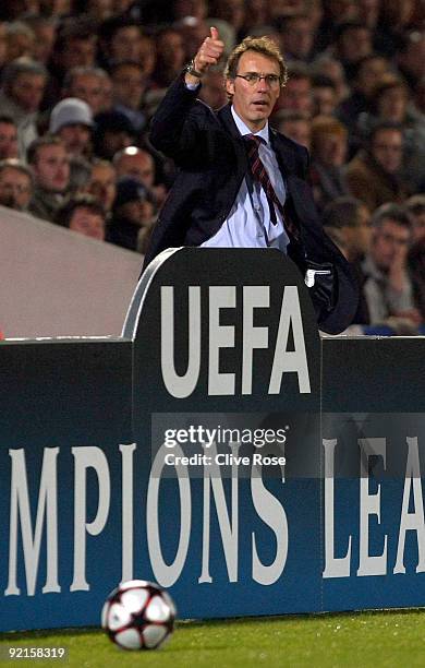 Laurent Blanc of Bordeaux gives instructions during the UEFA Champions League Group A match between Bordeaux and FC Bayern Muenchen at the Stade...