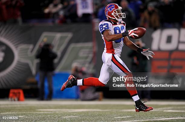 Lee Evans of the Buffalo Bills runs with the ball against the New York Jets at Giants Stadium on October 18, 2009 in East Rutherford, New Jersey. The...