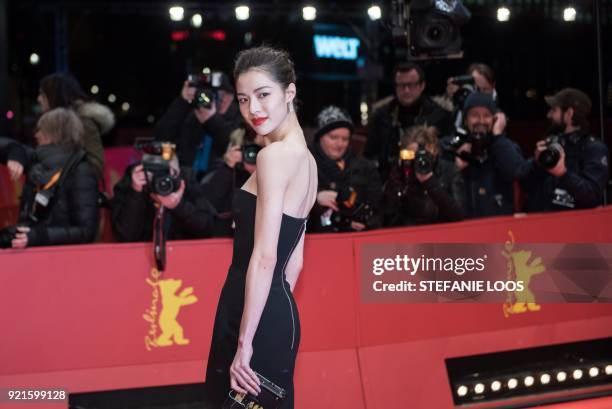 Chinese actress Elane Zhong poses on the red carpet as she arrives for the premiere of his film "Don't Worry, He Won't Get Far on Foot" presented in...