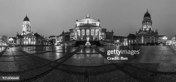 panorama berlin gendarmenmarkt after rain (berlin, germany) - französischer dom fotografías e imágenes de stock