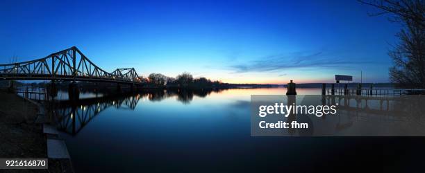 the glienicke bridge (german: glienicker brücke) between berlin and potsdam - panorama (germany) - berlin ufer stock-fotos und bilder