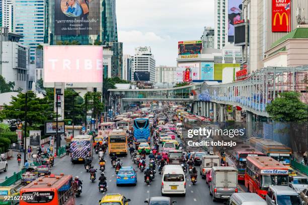 sukhumvit bangkok - newly industrialized country stock pictures, royalty-free photos & images