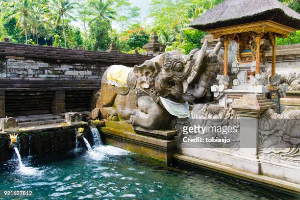 balinese hindu temple tirta empul, bali, indonesia - tirta empul temple stock pictures, royalty-free photos & images