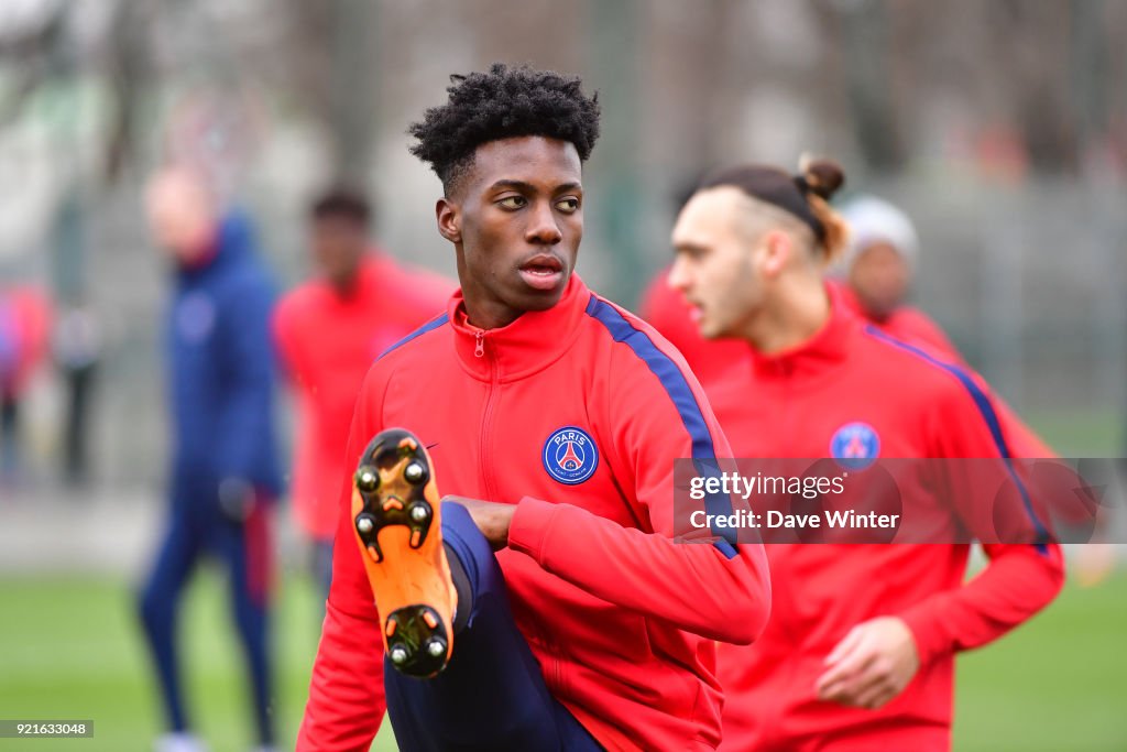 Paris Saint-Germain v FC Barcelona - Youth League U19