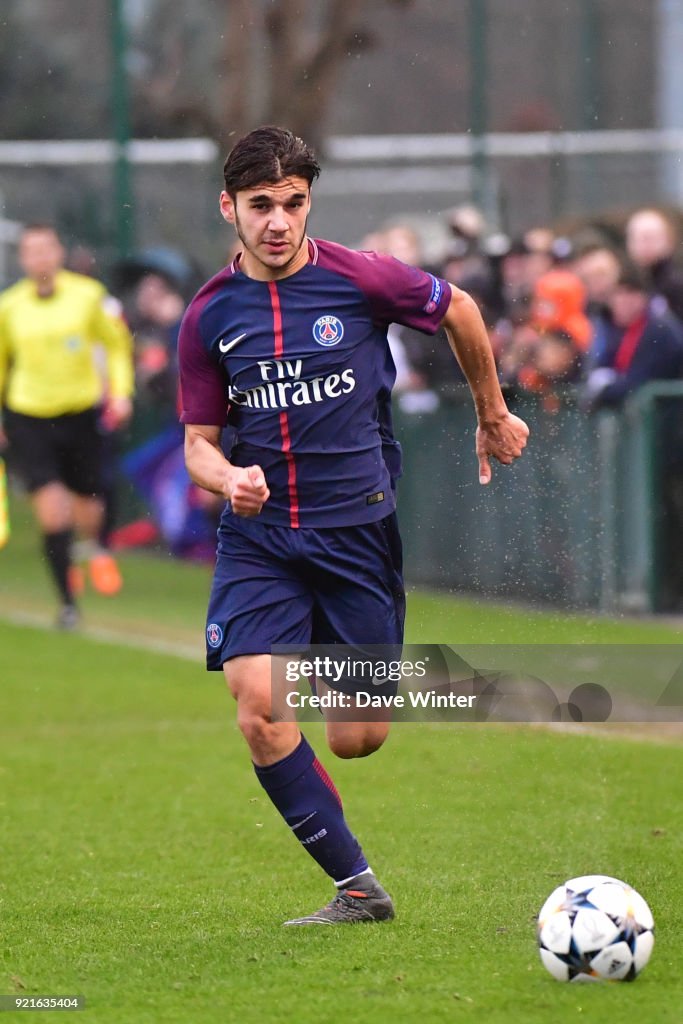 Paris Saint-Germain v FC Barcelona - Youth League U19