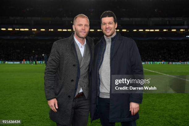 Eidur Gudjohnsen and Michael Ballack pose on the pitch during the UEFA Champions League Round of 16 First Leg match between Chelsea FC and FC...