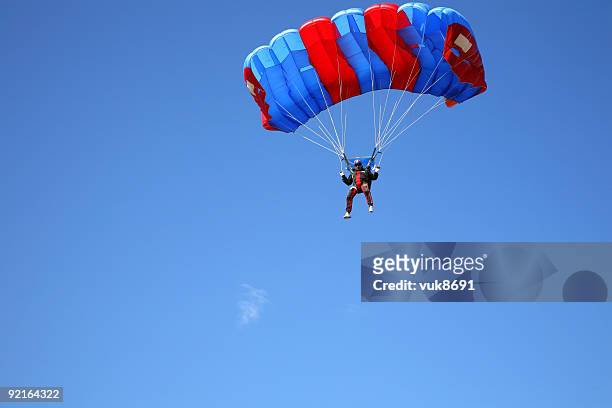 parachutist に対応 - パラシュート ストックフォトと画像