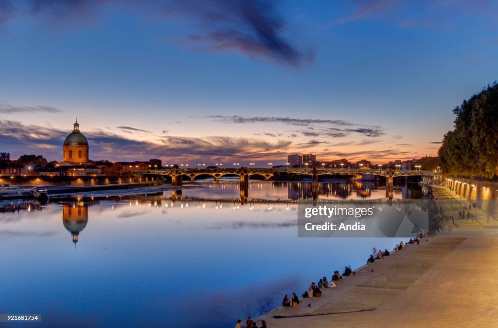 Pont St-Pierre' bridge across the Garonne river.