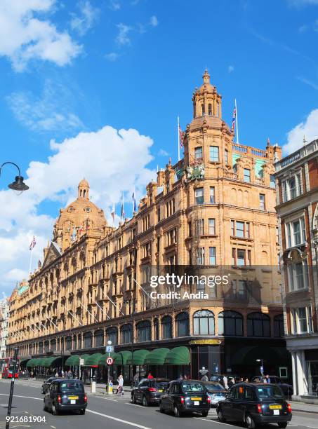United Kingdom, England, London: Harrods luxury department store located on Brompton Road, Knightsbridge District.