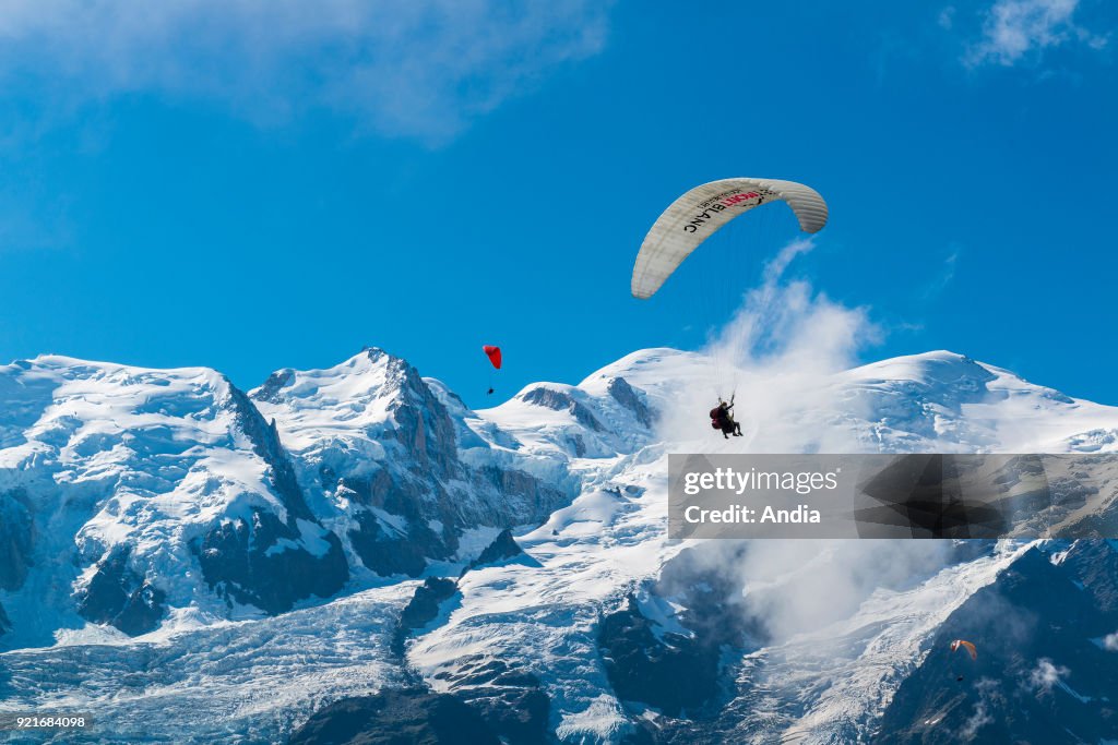 Chamonix-Mont-Blanc, paragliding.