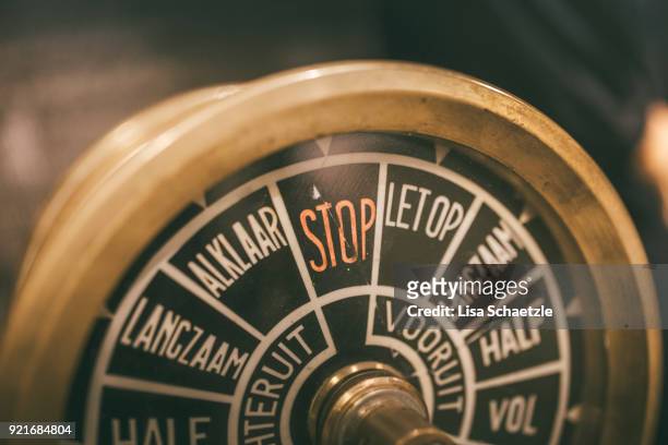 old steering wheel of ship - boat old stock-fotos und bilder