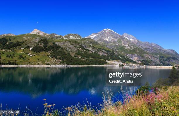 Tignes : reservoir of the lake 'lac du Chevril' and dam.