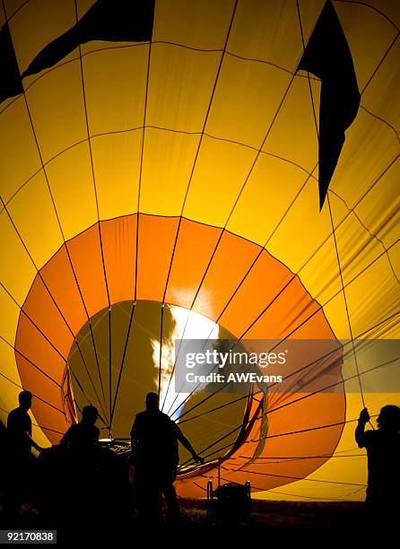 balloon glow - hot air balloon people stock pictures, royalty-free photos & images