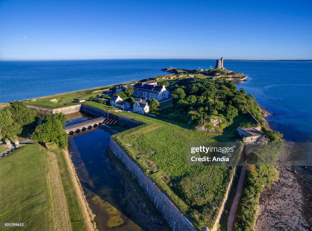 La Hougue, aerial view of the Vauban fortifications and the tower.