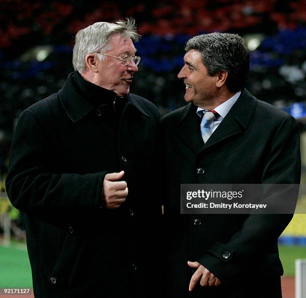 Sir Alex Ferguson manager of Manchester United talks to Juande Ramos, Head Coach of PFC CSKA Moscow during the UEFA Champions League group B match...