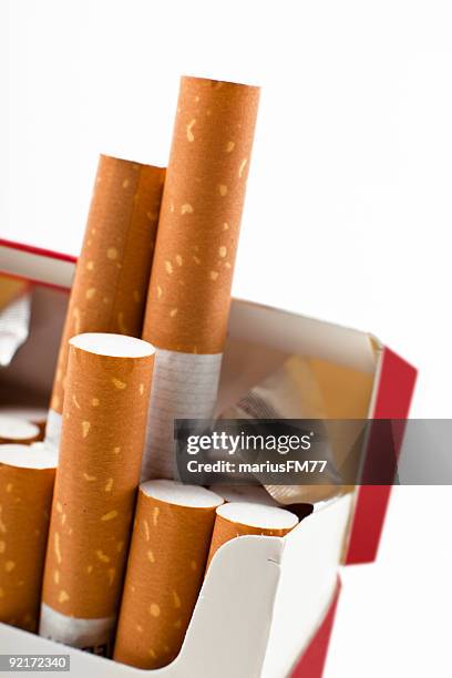 paquet de cigarettes - filtre de cigarette photos et images de collection