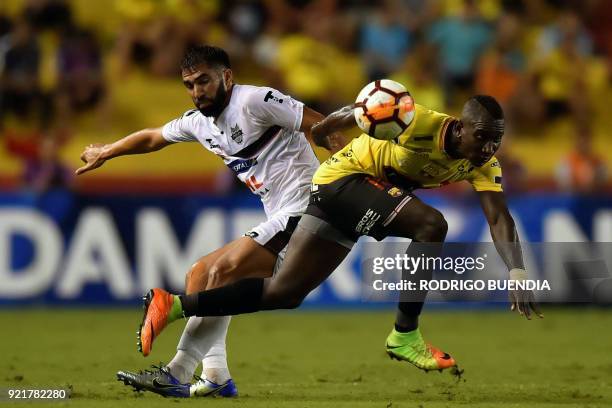 Paraguay's General Diaz player Alberto Espinola vies for the ball with Ecuador's Barcelona player Erick Castillo during their 2018 Copa Sudamericana...
