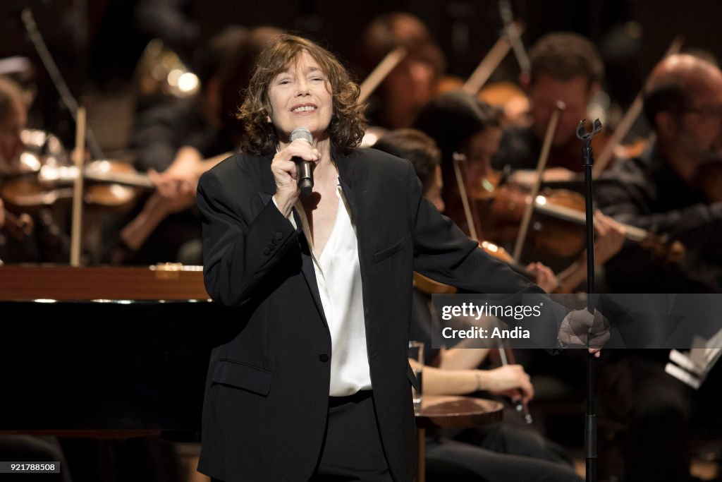 Jane Birkin on stage on the occasion of the 'Gainsbourg Symphonique' concert.