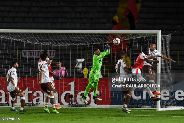 Chile's Santiago Wanderers goalkeeper Mauricio Viana stops a ball during their 2018 Copa Libertadores football match against Colombia's Independiente...