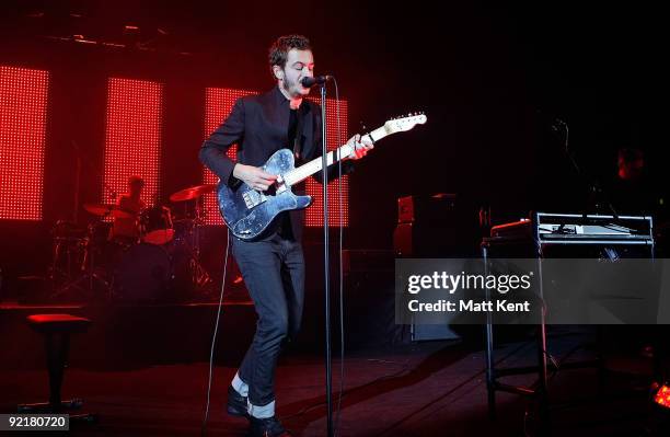 Tom Smith of Editors performs at Hammersmith Apollo, London on October 21, 2009 in London, England.