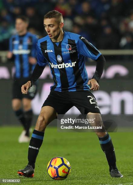 Timothy Castagne of Atalanta BC in action during the serie A match between Atalanta BC and ACF Fiorentina at Stadio Atleti Azzurri d'Italia on...