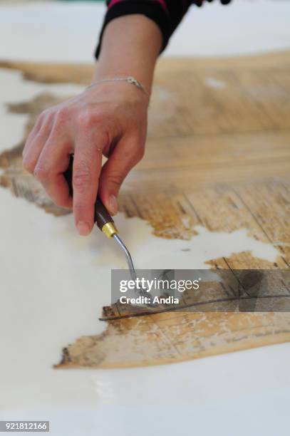 Loix-en-Re : Atelier Quillet, bookbinding workshop specialized in old books and documents, created in 1993 by Lionel Quillet. Atelier Quillet employs...