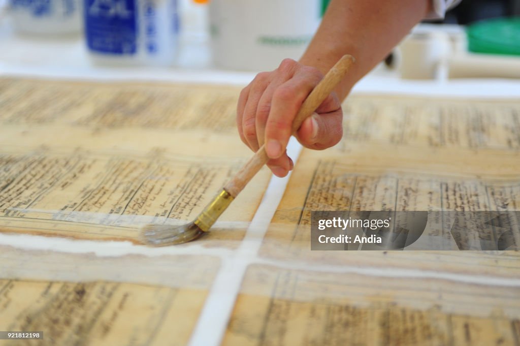 Atelier Quillet, bookbinding workshop specialized in old books and documents.