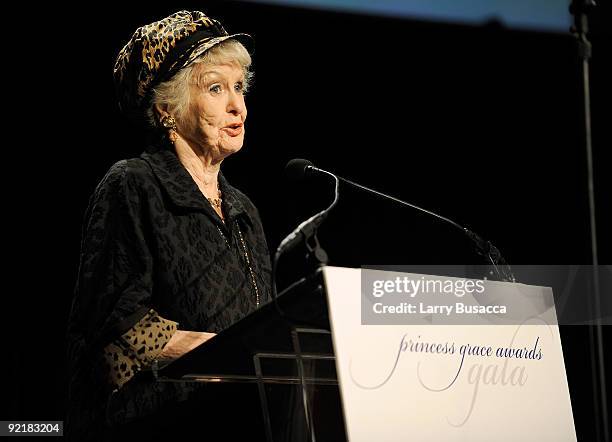 Actress Elaine Stritch speaks at the 2009 Princess Grace Awards Gala at Cipriani 42nd Street on October 21, 2009 in New York City.