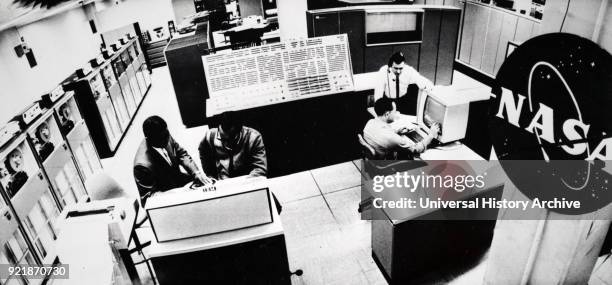 Apollo 13 Computer Room 81 Nasa Computer Room Stock Photos, High-Res Pictures, and Images ...