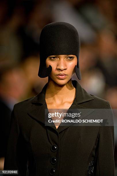 Model displays a creation by Mexican designer Louis Verdad during the Mercedes Benz Fashion Week in Mexico City on October 21, 2009. AFP...