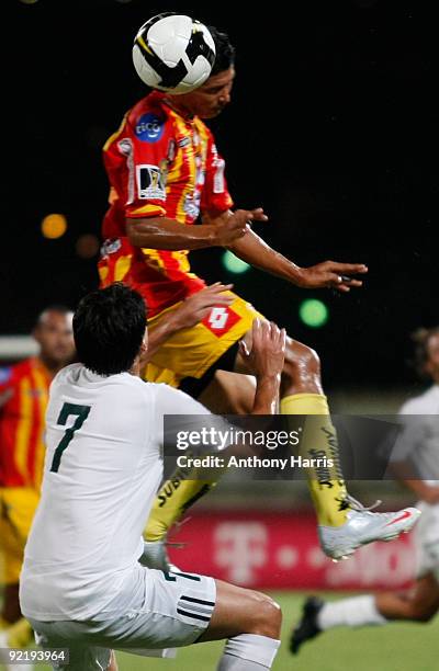 Jose Carlos Dias of Trinidad and Tobago's W Connection vies for the ball with Jose Carlos Diaz of Honduras' Real Espana during their CONCACAF...