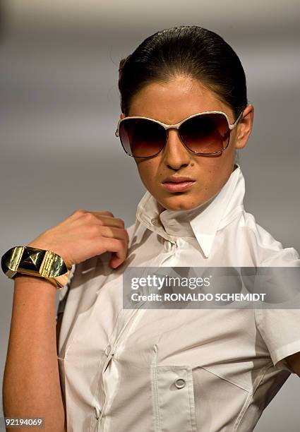 Model displays a creation by Mexican designer Louis Verdad during the Mercedes Benz Fashion Week in Mexico City on October 21, 2009. AFP...