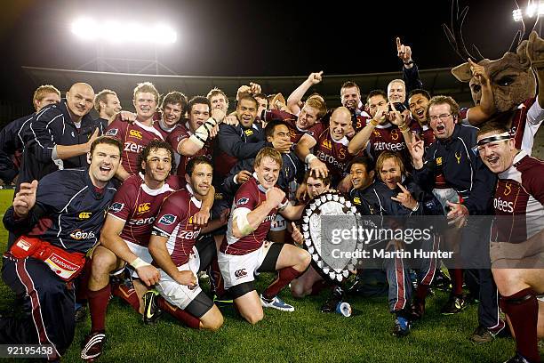 Southland rugby team celebrate with the Ranfurly Shield after the Air New Zealand Cup match between Canterbury and Southland at AMI Stadium on...
